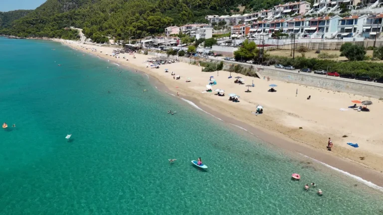 Strand von Loutsa